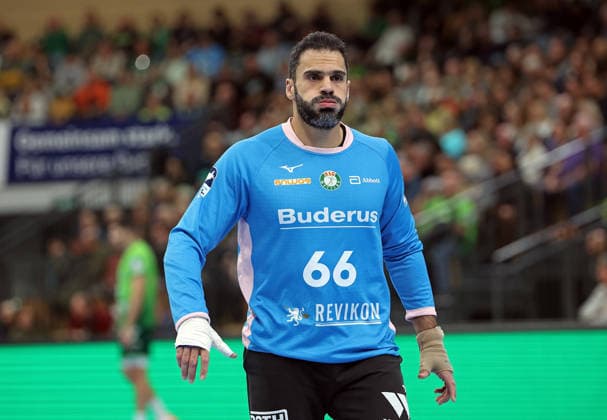 27 11 2025, xovx, Handball Daikin Handball Bundesliga, HSG Wetzlar Rhein Neckar Löwen Karim Hendawy HSG Wetzlar disappointed, disappointed looking Wetzlar Buderus Arena Hessen Germany EN