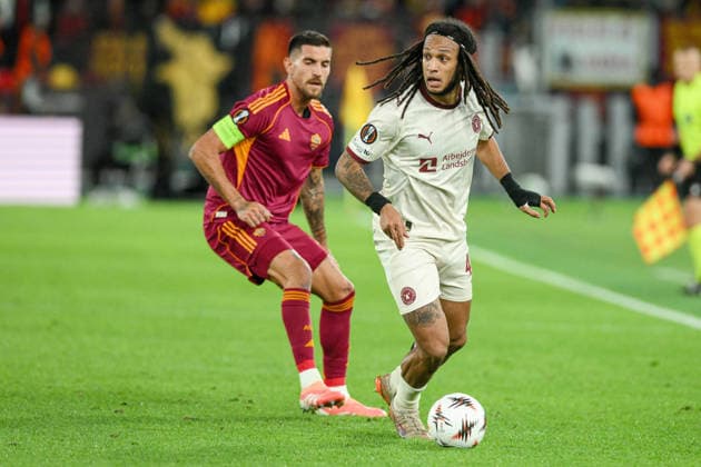 Foto IPP Roberto Ramaccia Roma 27 11 2025 Calcio - Uefa Europa League 2025 2026 Roma vs Midtjylland Nella foto Kevin Mbabu of FC Midtjylland, Lorenzo Pellegrini of AS Roma Italy Photo Press - World Copyright Roma italy Italia ITALY  Copyright: xR4924_italyphotopressx