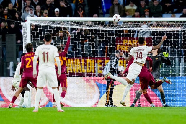 AS Roma v FC Midtjylland - UEFA Europa League 2025 26 League Phase MD5 Junior Brumado of FC Midtjylland hits the crossbar during the UEFA Europa League MD5 match between AS Roma and FC Midtjylland at Stadio Olimpico on November 27, 2025 in Rome, Italy. Rome Stadio Olimpico Lazio Italy Copyright: xGiuseppexMaffiax 251127_UEL_Roma-Midtjylland_0688
