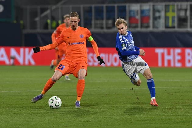 L-R Zan Karnicnik (Celje) and Michal Beran (Olomouc) in action during the Football UEFA Conference League, 4th round match: Sigma Olomouc vs NK Celje in Olomouc, Czech Republic, November 27, 2025. (CTKxPhoto LudekxPerina) CTKPhotoP2025112706953  CTKPhotoP2025112706953