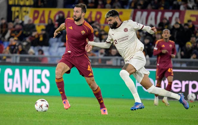 November 27, 2025, Rome, Italy: Roma™s Bryan Cristante (L) in action against Midtjylland s Philip Billing (R) during the UEFA Europa League fifth round of the league phase soccer match between AS Roma and FC Midtjylland at the Olimpico stadium in Rome, Italy, 27 November 2025. ANSA RICCARDO ANTIMIANI. Soccer: Europa League; Roma Vs Midtjylland  - ZUMAa110 20251127_zaf_a110_016 Copyright: xRiccardoxAntimianix