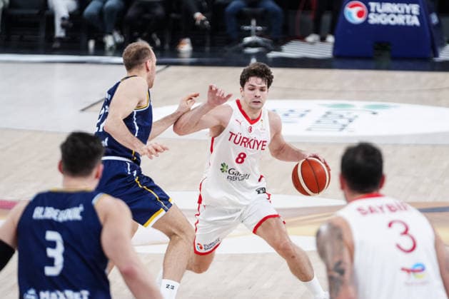 Turkiye v Bosnia and Herzegovina - FIBA World Cup European Qualifiers ISTANBUL, TURKIYE - NOVEMBER 27: Turkiye’s Tarik Biberovic (8) of the national team, Nationalteam and Bosnia and Herzegovina’s Adin Vrabac (27) compete during the 2027 FIBA World Cup European Qualifiers first round Group C match between Turkiye and Bosnia and Herzegovina at the Turkcell Basketball Development Center in Istanbul, Turkiye, on November 27, 2025. Hakan Akgun Anadolu Istanbul Turkey. Editorial use only. Please get in touch for any other usage.  Copyright: x2025xAnadoluxHakanxAkgunx