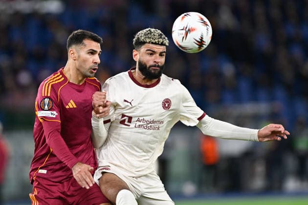 Foto IPP Cavaliere Emiliano. Roma 27 11 2025. Calcio Europa League 2025 2026. AS Roma - FC Midtjylland. Nella foto: Philip Billing e Zeki Celik. Italy Photo Press - World Copyright italy ITALY  Copyright: xR4924_italyphotopressx