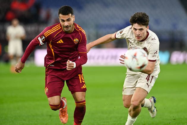 Foto IPP Cavaliere Emiliano. Roma 27 11 2025. Calcio Europa League 2025 2026. AS Roma - FC Midtjylland. Nella foto: Zeki Celik e Mikel Gogorza. Italy Photo Press - World Copyright italy ITALY  Copyright: xR4924_italyphotopressx