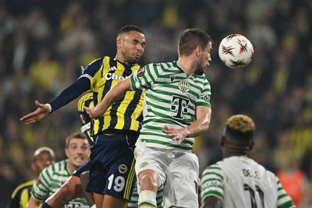 Fenerbahce v Ferencvaros - UEFA Europa League ISTANBUL, TURKIYE - NOVEMBER 27: Fenerbahce’s Youssef En-Nesyri (19) competes against Ferencvaros’ Barnabas Varga (R) during the UEFA Europa League week 5 match between Fenerbahce and Ferencvaros at Chobani Stadium in Istanbul, Turkiye, on November 27, 2025. Serhat Cagdas Anadolu Istanbul Turkey. Editorial use only. Please get in touch for any other usage.  Copyright: x2025xAnadoluxSerhatxCagdasx