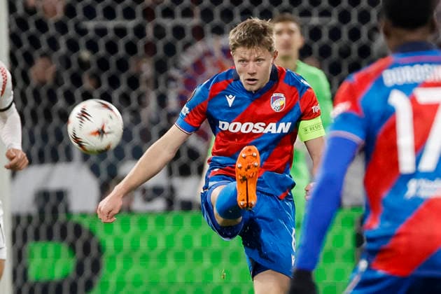 Lukas Cerv Viktoria Pilsen, 06 on the ball , Czech Republic, Football, UEFA Europa League, Matchday 5, 2025 2026, Viktoria Pilsen vs SC Freiburg, 27 11 2025, Stadion mesta Plzne, Pilsen, Czech Republic Pilsen Stadion mesta Plzne Czech Republic Copyright: xGrantxHubbsx
