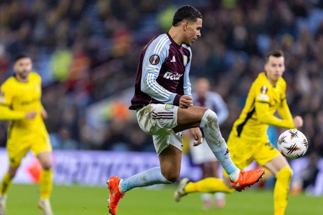 Aston Villa v BSC Young Boys Europa League 27 11 2025. Aston Villa midfielder Morgan Rogers (27) plays a pass during the Europa League match between Aston Villa and BSC Young Boys at Villa Park, Birmingham, England on 27 November 2025. Editorial use only , Copyright: xManjitxNarotrax PSI-23289-0038