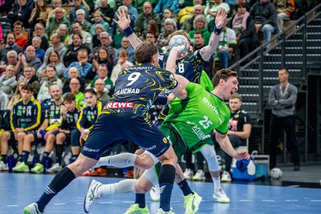 Handball Bundesliga HSG Wetzlar Rhein Neckar Löwen, 27 11 25 Justin Müller HSG Wetzlar, 25 , Steven Plucnar Jacobsen Rhein Neckar Löwen, 9 Handball Bundesliga HSG Wetzlar Rhein Neckar Löwen Wetzlar, 27 11 25 Copyright: xBEAUTIFULxSPORTS Roeczeyx