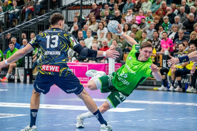 Handball Bundesliga HSG Wetzlar Rhein Neckar Löwen, 27 11 25 Justin Müller HSG Wetzlar, 25 , Sebastian Heymann Rhein Neckar Löwen, 13 Handball Bundesliga HSG Wetzlar Rhein Neckar Löwen Wetzlar, 27 11 25 Copyright: xBEAUTIFULxSPORTS Roeczeyx