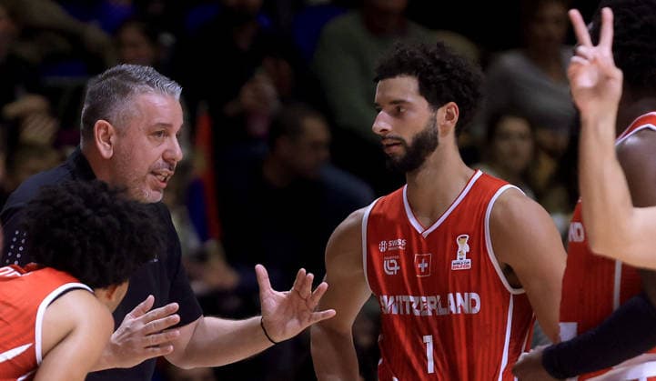 27.11.2025 Beograd Belgrade Serbia-Switzerland Suisse Schweiz world cup qualifiers men s basketball Ilias Papatheodorou(L) Switzerland coach,Alex Schumacher(r) :