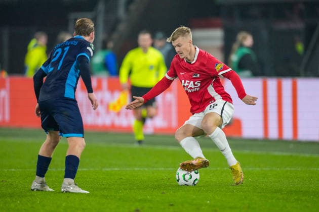 2025-11-27 AZ Alkmaar v Shelbourne FC - UEFA Conference League 2025 26 League Phase MD4 ALKMAAR, NETHERLANDS - NOVEMBER 27: Isak Jensen of AZ Alkmaar runs with the ball during the UEFA Conference League 2025 26 League Phase MD4 match between AZ Alkmaar and Shelbourne FC at AFAS Stadion on November 27, 2025 in Alkmaar, Netherlands. Alkmaar AFAS Stadion Netherlands Content not available for redistribution in The Netherlands directly or indirectly through any third parties. Copyright: xEdxvanxdexPolx