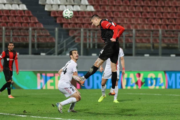 Semir Smajlagic of Hamrun Spartans heads the ball goal bound to score the 2-1 during the UEFA Conference League league phase match-day 4 match between Hamrun Spartans FC and Lincoln Red Imps, at the National Stadium, in Ta Qali, Malta, on 27 November 2025. (Photo by Domenic Aquilina) UEFA Conference League - Hamrun vs Lincoln Red Imps