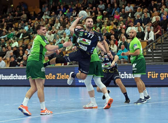 27 11 2025, xovx, Handball Daikin Handball Bundesliga, HSG Wetzlar Rhein Neckar Löwen v l Josip Simic HSG Wetzlar , Nikola Grahovac HSG Wetzlar , Dani Baijens Rhein Neckar Löwen , Mathias Larson Rhein Neckar Löwen , Cyrill Akakpo HSG Wetzlar Wetzlar Buderus Arena Hessen Germany EN