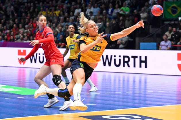 STUTTGART, GERMANY 20251127 Sweden s Nina Koppang during Thursday s group stage match in Group G of the Women s Handball World Championship between Sweden and the Czech Republic at the Porsche Arena in Stuttgart, Germany STUTTGART GERMANY x10070x  Copyright: xJessicaxGow TTx HANDBALL WORLD CHAMPIONSHIP 2025 SWEDEN - CZECH REPUBLIC
