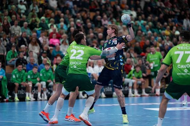 Edwin Aspenbäck ( 78 Rhein-Neckar-Löwen ) Jona Schoch ( 22 Wetzlar ) during the Daikin Handball-Bundesliga match between HSG Wetzlar and Rhein-Neckar-Löwen at Buderus Arena Wetzlar. Copyright: xJuliaxKneisslx xSPPx Sportspressphoto_SPR66505