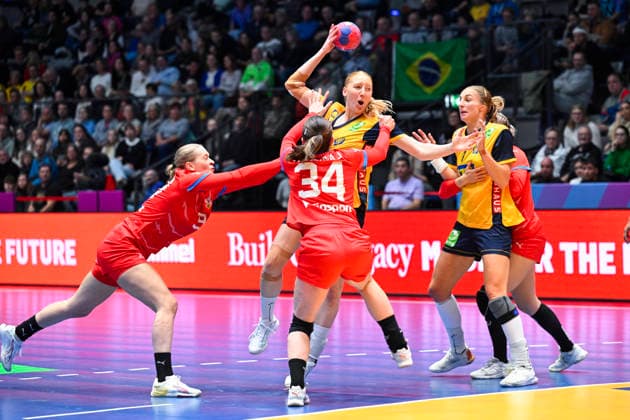 STUTTGART, GERMANY 20251127 Sweden s Tyra AxnÃ r during Thursday s group stage match in Group G of the Women s Handball World Championship between Sweden and the Czech Republic at the Porsche Arena in Stuttgart, Germany STUTTGART GERMANY x10070x  Copyright: xJessicaxGow TTx HANDBALL WORLD CHAMPIONSHIP 2025 SWEDEN - CZECH REPUBLIC