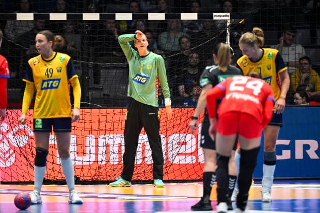 STUTTGART, GERMANY 20251127 Sweden s goalkeeper Johanna Bundsen during Thursday s group stage match in Group G of the Women s Handball World Championship between Sweden and the Czech Republic at the Porsche Arena in Stuttgart, Germany STUTTGART GERMANY x10070x  Copyright: xJessicaxGow TTx HANDBALL WORLD CHAMPIONSHIP 2025 SWEDEN - CZECH REPUBLIC