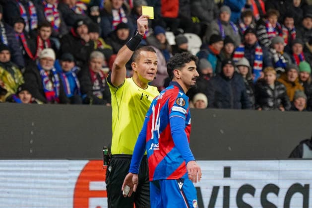Football UEFA Europa League 2025 26, Matchday 5 Viktoria Plzen vs SC Freiburg Doosan Arena Plzen, Czech Republic Referee Morten Krogh Denmark shows Merchas Doski Viktoria Plzen, 14 the yellow card Plzen Plzenský kraj Czech Republic Copyright: xJOERANxSTEINSIEKx