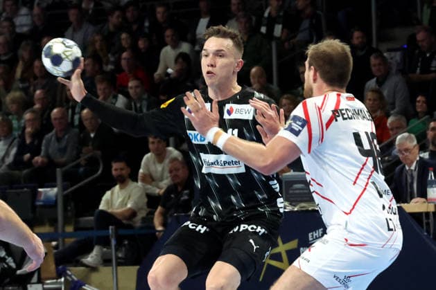 DEU, Machineseeker EHF Champions League, Fuechse Berlin vs Veszprem, 27 11 2025, Max Schmeling Halle, Berlin, DEU, Machineseeker EHF Champions League, Fuechse Berlin vs Veszprem, in the picture Lasse Andersson Fuechse Berlin 11 , Dragan Pechmalbec Veszprem 46 nordphotoxGmbHx xEngler nph00076