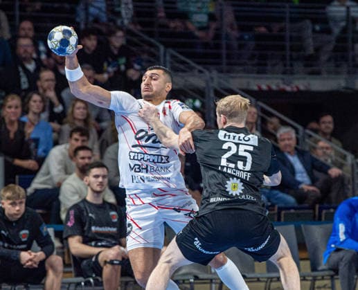 Handball, Men, Season 2025 2026, Champions League Group A, Matchday 9 , Füchse Berlin One Veszprem HC, v l Yehia Mohammed Yehia Elderaa Veszprem , Matthes Langhoff Füchse Berlin , 27 11 2025, Copyright: xSebastianxRäppold MatthiasxKochx