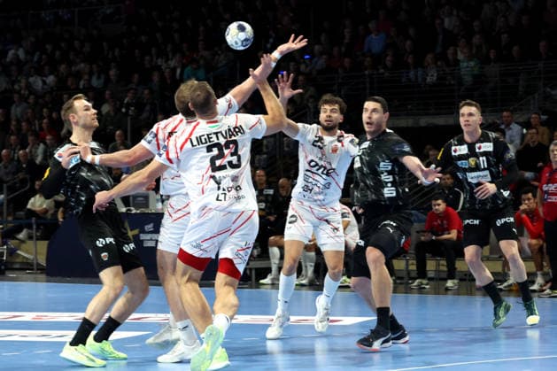 DEU, Machineseeker EHF Champions League, Fuechse Berlin vs Veszprem, 27 11 2025, Max Schmeling Halle, Berlin, DEU, Machineseeker EHF Champions League, Fuechse Berlin vs Veszprem, in the picture Mathias Gidsel Fuechse Berlin 19 , Mijajlo Marsenic Fuechse Berlin 93 , Lasse Andersson Fuechse Berlin 11 , Patrik Ligetvari Veszprem 23 , Luka Cindric Veszprem 25 nordphotoxGmbHx xEngler nph00076