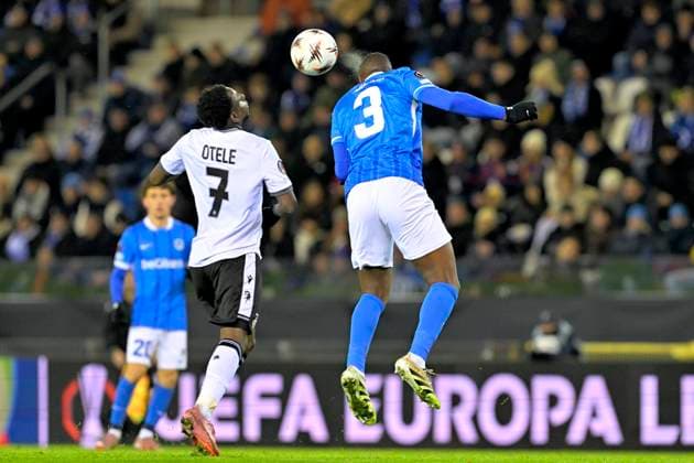 KRC Genk v Basel - UEFA Europa League GENK, BELGIUM - NOVEMBER 27 : Philip Otele forward of Basel and Sadick Mujaid defender of KRC Genk during the UEFA Europa League 2025 26 League Phase MD5 match between KRC Genk and Basel on November 27, 2025 in Genk, Belgium, 27 11 2025 Genk Belgium  Copyright: xSesx
