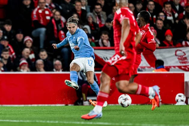 251127 Jens Stryger Larsen of Malmö FF during the UEFA Europa League football match between Nottingham Forest and Malmö FF on November 27, 2025 in Nottingham Photo Mathilda Schuler BILDBYRAN kod MA MA0897 fotboll football soccer fotball uefa europa league europa league nottingham forest malmö ff bbeng publik  Copyright: MATHILDAxSCHULER BB251127MA083