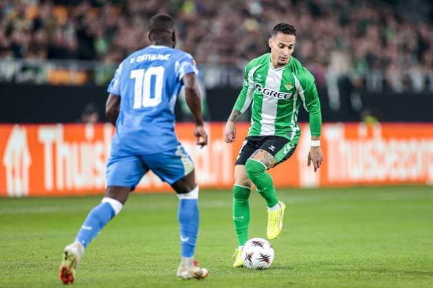 SEVILLA, 27-11-2025, Stadium La Cartuja, UEFA Football season 2025 2026, Europa League match between Betis Sevilla and FC Utrecht. Pictures shows FC Utrecht player Yoann Cathline and Real Betis player Antony Betis Sevilla - Utrecht  x32221012x Copyright: