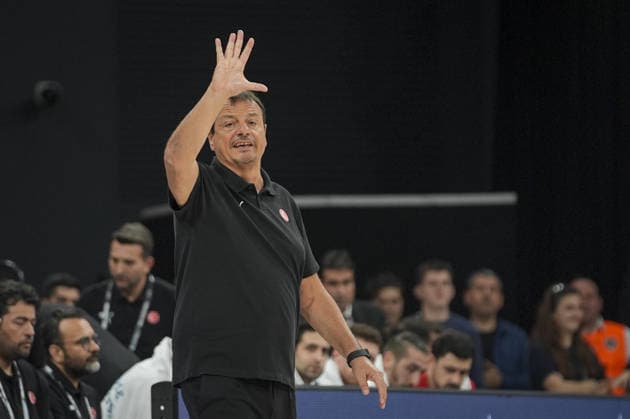 Turkiye v Bosnia and Herzegovina - FIBA World Cup European Qualifiers ISTANBUL, TURKIYE - NOVEMBER 27: Ergin Ataman, head coach of Turkish national basketball team follows the 2027 FIBA World Cup European Qualifiers first round Group C match between Turkiye and Bosnia and Herzegovina at the Turkcell Basketball Development Center in Istanbul, Turkiye, on November 27, 2025. Beyza Comert Anadolu Istanbul Turkey. Editorial use only. Please get in touch for any other usage.  Copyright: x2025xAnadoluxBeyzaxComertx