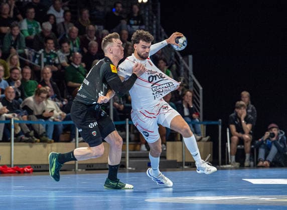 Handball, Men, Season 2025 2026, Champions League Group A, Matchday 9 , Füchse Berlin One Veszprem HC, v l Lasse Bredekjaer Andersson Füchse Berlin , Nedim Remili Veszprem , 27 11 2025, Copyright: xSebastianxRäppold MatthiasxKochx