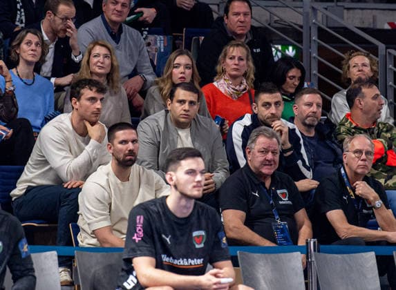 Handball, Men, Season 2025 2026, Champions League Group A, Matchday 9 , Füchse Berlin One Veszprem HC, f l Lukas Herburger Füchse Berlin , Fabian Wiede Füchse Berlin , Goalkeeper Dejan Milosavljev Füchse Berlin , Nejc Cehte Füchse Berlin , Managing Director Bob Hanning Füchse Berlin in the stands, 27 11 2025, Copyright: xSebastianxRäppold MatthiasxKochx