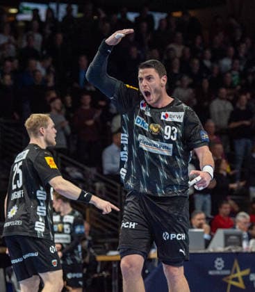 Handball, Men, Season 2025 2026, Champions League Group A, Matchday 9 , Füchse Berlin One Veszprem HC, f l Matthes Langhoff Füchse Berlin , Mijajlo Marsenic Füchse Berlin , 27 11 2025, Copyright: xSebastianxRäppold MatthiasxKochx
