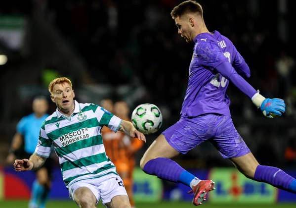 UEFA Europa Conference League Group Phase, Tallaght Stadium, Dublin 27 11 2025 Shamrock Rovers vs Shakhtar Donetsk Shamrock Rovers Rory Gaffney and Shakhtar Donetsk s goalkeeper Kiril Fesiun Rory Gaffney and Kiril Fesiun 27 11 2025  Copyright: x INPHO BryanxKeanex CU9I3068