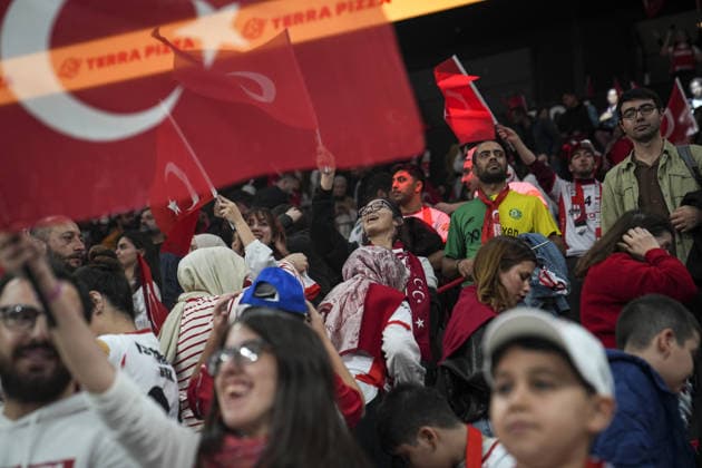 Turkiye v Bosnia and Herzegovina - FIBA World Cup European Qualifiers ISTANBUL, TURKIYE - NOVEMBER 27: Players of Turkiye celebrate victory after the 2027 FIBA World Cup European Qualifiers first round Group C match between Turkiye and Bosnia and Herzegovina at the Turkcell Basketball Development Center in Istanbul, Turkiye, on November 27, 2025. Beyza Comert Anadolu Istanbul Turkey. Editorial use only. Please get in touch for any other usage.  Copyright: x2025xAnadoluxBeyzaxComertx
