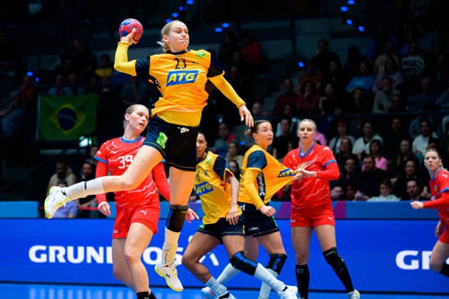 Handball, Womens World Championship, Group G Sweden Czech Republic Emma Lindkvist Sweden Stuttgart Porsche Arena Baden Württemberg Germany