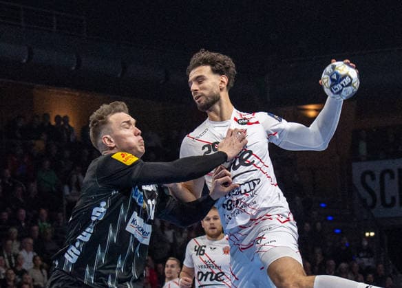 Handball, Men, Season 2025 2026, Champions League Group A, Matchday 9 , Füchse Berlin One Veszprem HC, v l Lasse Bredekjaer Andersson Füchse Berlin , Nedim Remili Veszprem , 27 11 2025, Copyright: xSebastianxRäppold MatthiasxKochx
