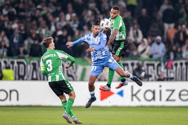 SEVILLA, 27-11-2025, Stadium La Cartuja, UEFA Football season 2025 2026, Europa League match between Betis Sevilla and FC Utrecht. Pictures shows Real Betis player Diego Llorente, FC Utrecht player Sebastien Haller and Real Betis player Natan Betis Sevilla - Utrecht  x32221178x Copyright: