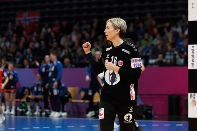 Katrine Lunde Norway cheers, Norway vs South Korea, Handball, IHF Womens Handball World Championship, Matchday 1, 27 11 2025 Norway vs South Korea, Handball, IHF Womens Handball World Championship, Matchday 1, 27 11 2025 Copyright: xEibner-Pressefoto AlexanderxNeisx EP_ANS