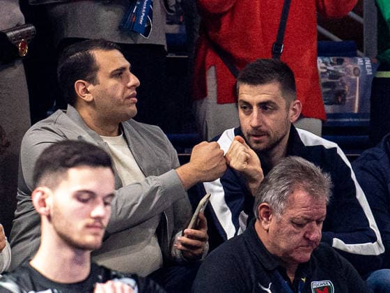 Handball, Men, Season 2025 2026, Champions League Group A, Matchday 9 , Füchse Berlin One Veszprem HC, f l Goalkeeper Dejan Milosavljev Füchse Berlin , Nejc Cehte Füchse Berlin in the stands, 27 11 2025, Copyright: xSebastianxRäppold MatthiasxKochx