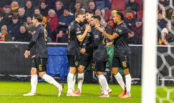 Deventer , Europa League Go Ahead Eagles Deventer vs VfB Stuttgart , cheering VfB , from left Angelo Stiller Ramon Hendriks Atakan Karazor Deniz Undav Jamie Leweling VfB