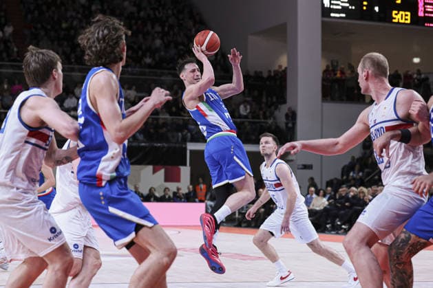 28 Davide Casarin (Italia basketball team) during FIBA Basketball World Cup 2027 Qualifiers- Italy vs Iceland, Basketball FIBA Europe Cup match in Tortona, Italy, November 27 2025  Copyright: xNorbertoxMaccagno IPAxSportx xipa-agency.netx xx IPA_68452172 IPA_Agency_IPA68452172