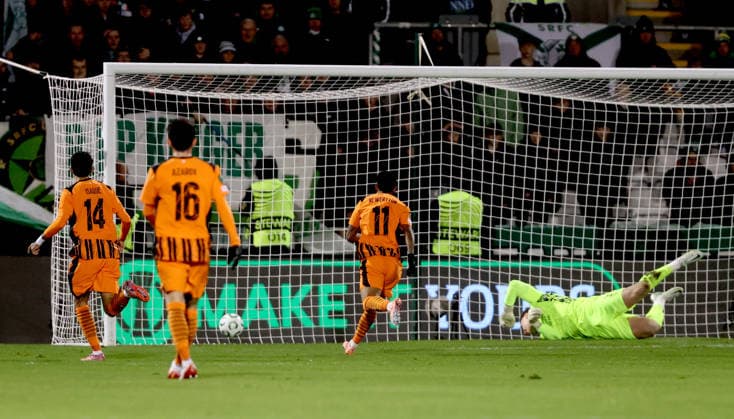 UEFA Europa Conference League Group Phase, Tallaght Stadium, Dublin 27 11 2025 Shamrock Rovers vs Shakhtar Donetsk Shakhtar Donetsk s Kaua Elias scores his sides first goal Kaua Elias scores his sides first goal 27 11 2025  Copyright: x INPHO BryanxKeanex CU9I3142