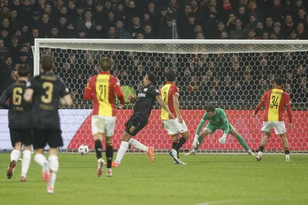 DEVENTER , 27-11-2025 , Stadium De Adelaarshorst , season 2025 2026 , UEFA Europa League football , League phase matchday 5 , match between Go Ahead Eagles and VFB Stuttgart , picture shows goal scored by Stuttgart player Jamie Leweling 0-2 Go Ahead Eagles - Stuttgart  x32221262x Copyright: