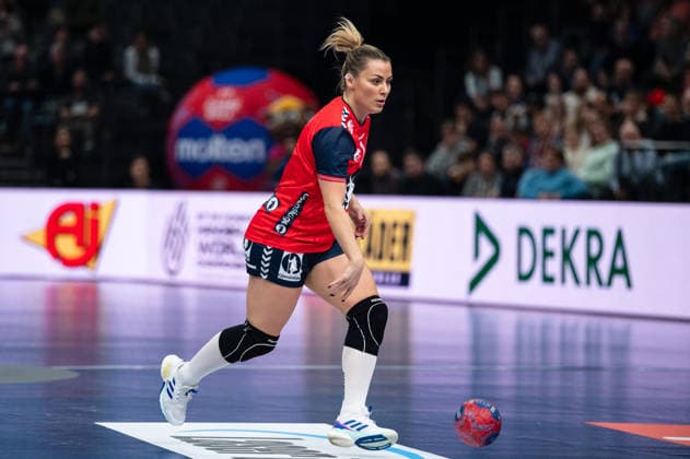 MØRK Nora (9 Norway) controlling the ball during the IHF Women s Handball World Championship, WM, Weltmeisterschaft game between Norway and Republic of Korea at the SWT Arena in Trier, Germany Copyright: xMartinxPitschx xSPPx Sportspressphoto_SPR66526