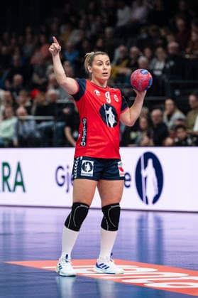 MØRK Nora (9 Norway) giving instructions during the IHF Women s Handball World Championship, WM, Weltmeisterschaft game between Norway and Republic of Korea at the SWT Arena in Trier, Germany Copyright: xMartinxPitschx xSPPx Sportspressphoto_SPR66528