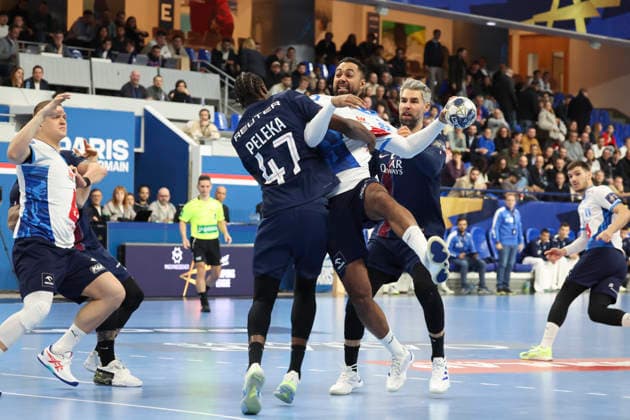 HANDBALL : Paris Saint Germain Vs Wisla Plock - Ligue des Champions - 27 11 2025 Melvyn Richardson (Orlen Wisla Plock) Vs Luka Karabatic (Paris Saint Germain) - Wallem Peleka (Paris Saint Germain) ParisFrance  Copyright: xMichaelxBaucherx