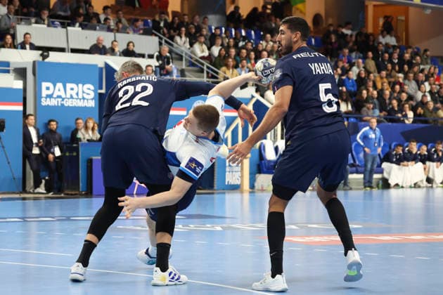 HANDBALL : Paris Saint Germain Vs Wisla Plock - Ligue des Champions - 27 11 2025 Dawid Dawydzik (Orlen Wisla Plock) Vs Luka Karabatic (Paris Saint Germain) - Yahia Omar (Paris Saint Germain) ParisFrance  Copyright: xMichaelxBaucherx
