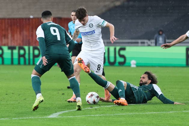 SOCCER - UEFA EL, Panathinaikos vs Sturm GRAZ,AUSTRIA,27.NOV.25 - SOCCER - UEFA Europa League, Panathinaikos Athen vs SK Sturm Graz. Image shows Filip Jan Rozga (Sturm) and Ahmed Touba (Panathinaikos).  GEPAxpictures xChrisxBauer