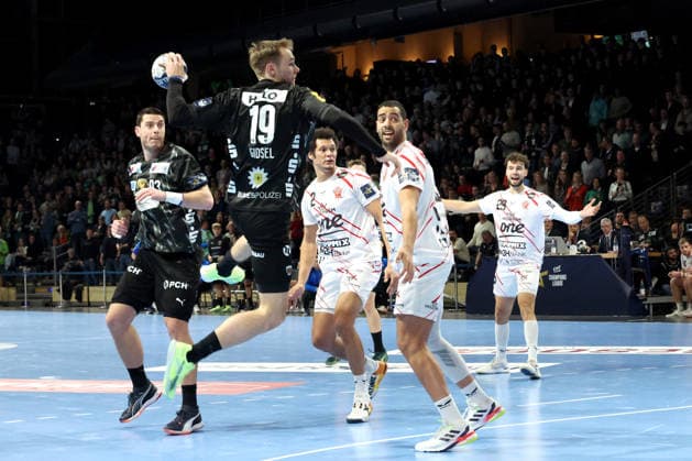 DEU, Machineseeker EHF Champions League, Fuechse Berlin vs Veszprem, 27 11 2025, Max Schmeling Halle, Berlin, DEU, Machineseeker EHF Champions League, Fuechse Berlin vs Veszprem, in the picture Mathias Gidsel Fuechse Berlin 19 , Mijajlo Marsenic Fuechse Berlin 93 , Thiagus Petrus Veszprem 2 , Ahmed Hesham Veszprem 15 nordphotoxGmbHx xEngler nph00076
