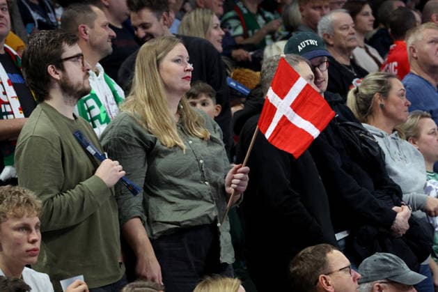 DEU, Machineseeker EHF Champions League, Fuechse Berlin vs Veszprem, 27 11 2025, Max Schmeling Halle, Berlin, DEU, Machineseeker EHF Champions League, Fuechse Berlin vs Veszprem, in the picture Danish fans with flag nordphotoxGmbHx xEngler nph00076